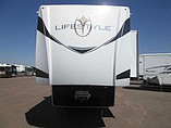 13 Lifestyle Luxury RV