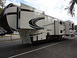 2015 Lifestyle Luxury RV Lifestyle Photo #4