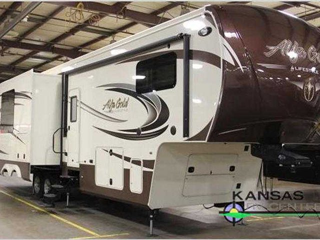 2015 Lifestyle Luxury RV Lifestyle Photo