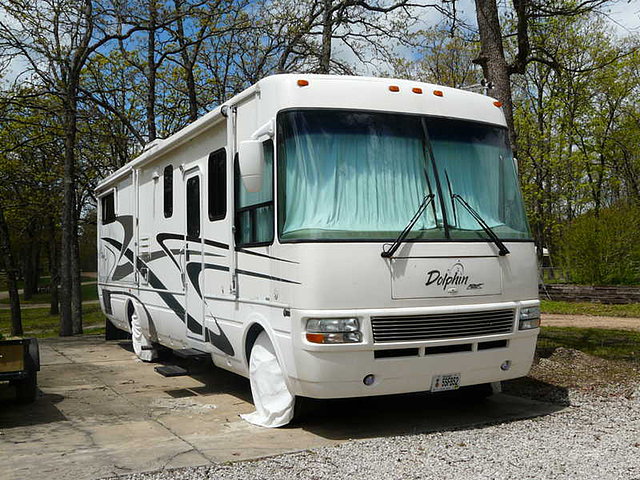 2004 National RV Dolphin Photo