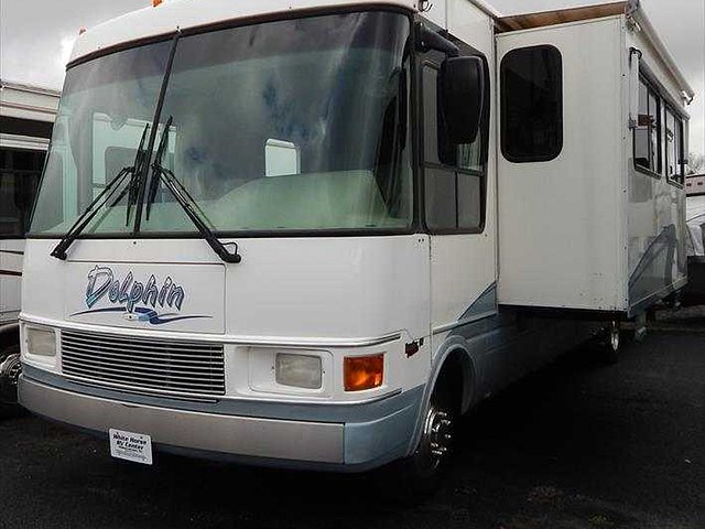 2000 National RV Dolphin Photo