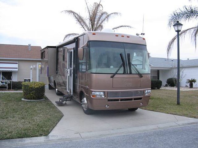 2005 National RV Dolphin LX Photo