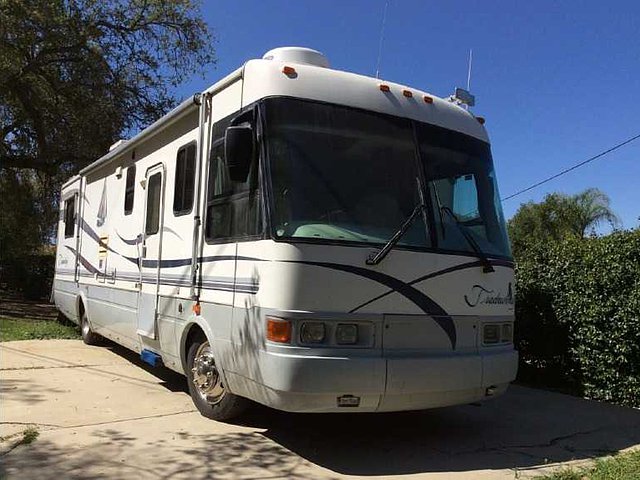 1998 National RV Tradewinds Photo
