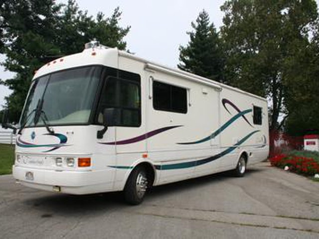 1999 National RV Tradewinds Photo