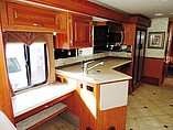 2005 National RV Tropical Photo #7