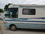 1999 National RV Tropical Photo #3