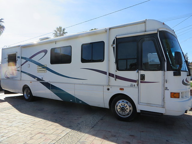 2000 National RV Tradewinds Photo