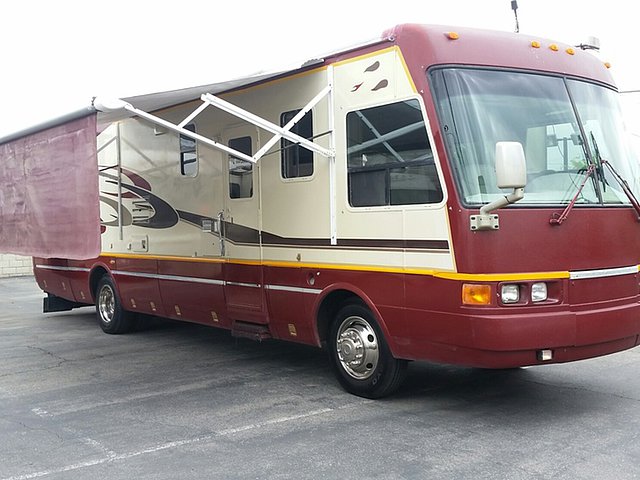 2003 National RV Tradewinds Photo