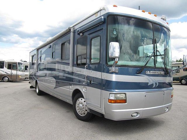 2003 National RV Tradewinds Photo