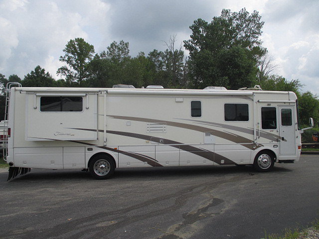 2001 National RV Tradewinds Photo