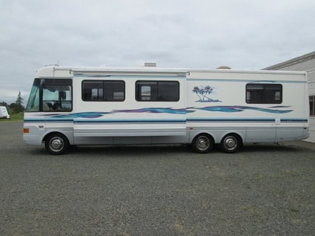 1998 National RV Tropical Photo