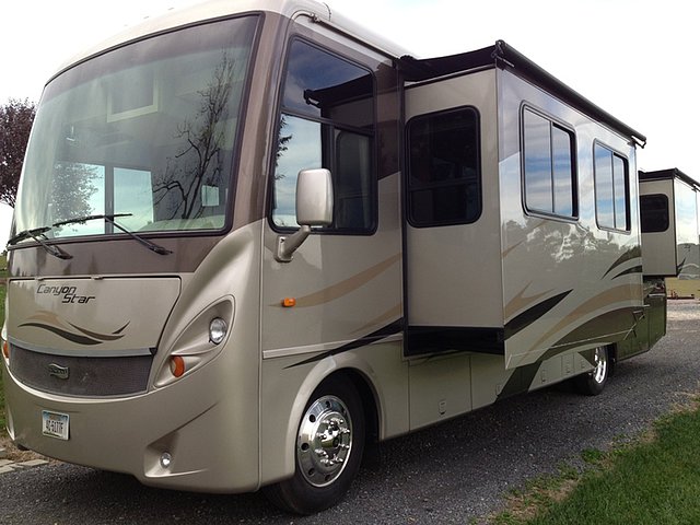 2009 Newmar Canyon Star Photo