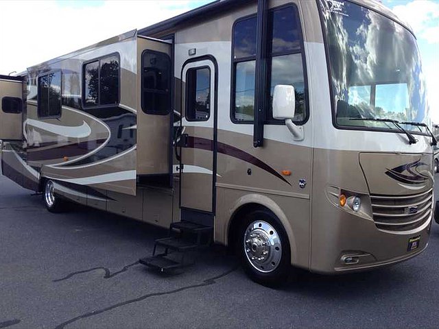 2013 Newmar Canyon Star Photo