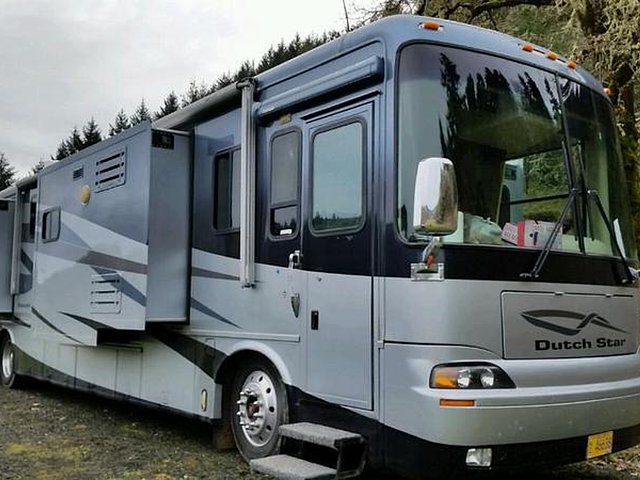 2004 Newmar Dutch Star Photo