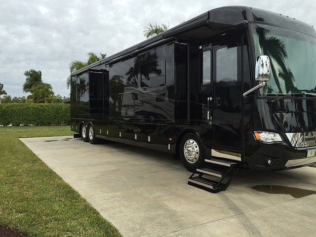2015 Newmar Dutch Star Photo