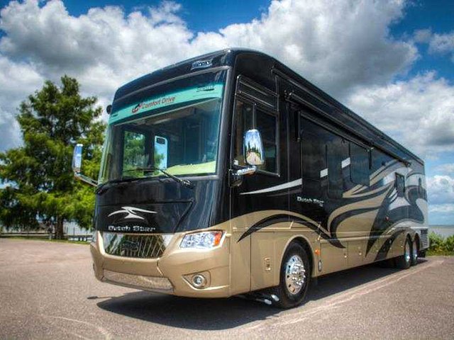 2015 Newmar Dutch Star Photo