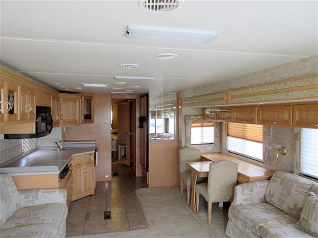 2005 Newmar Dutch Star Photo