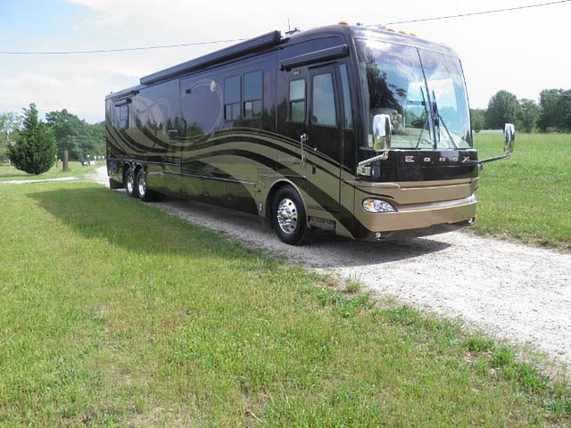 2004 Newmar Essex Photo