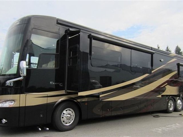 2015 Newmar Essex Photo