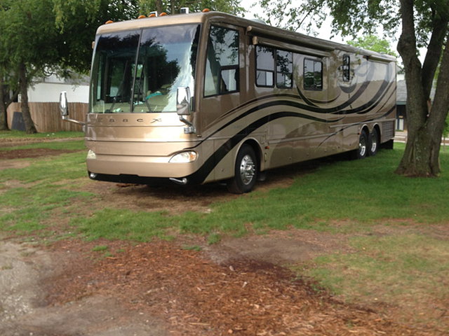 2004 Newmar Essex Photo