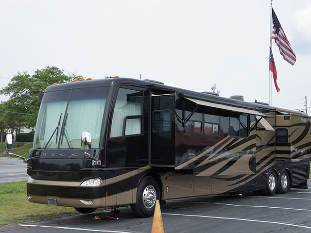 2005 Newmar Essex Photo