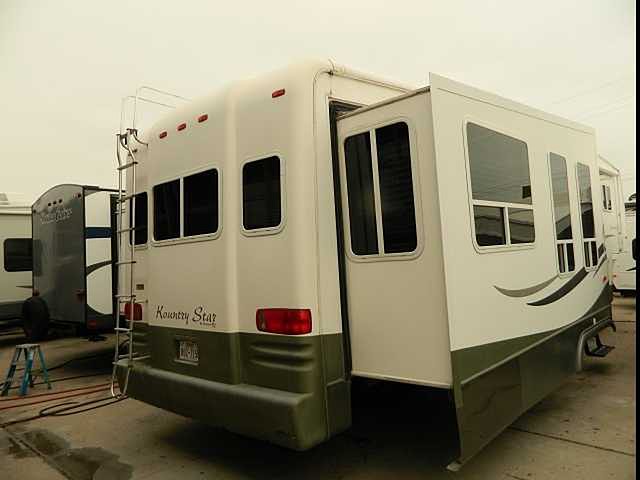 2004 Newmar Kountry Star Photo