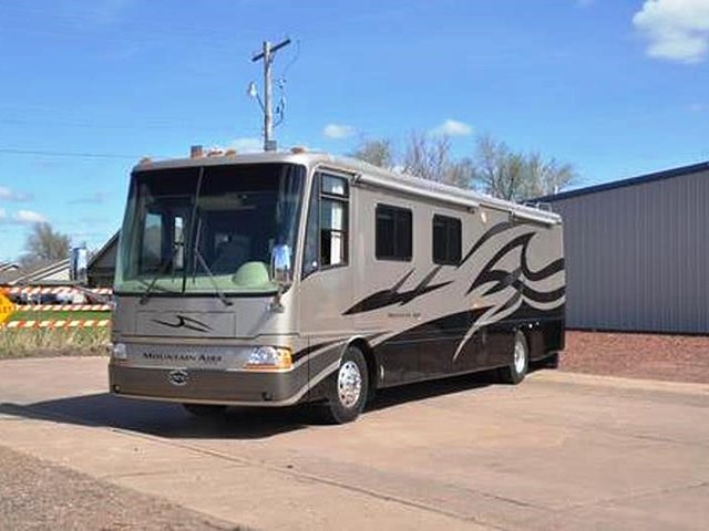 2004 Newmar Mountain Aire Photo
