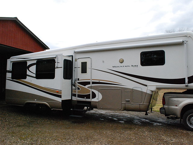 2005 Newmar Mountain Aire Photo