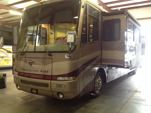 2003 Newmar Mountain Aire Photo