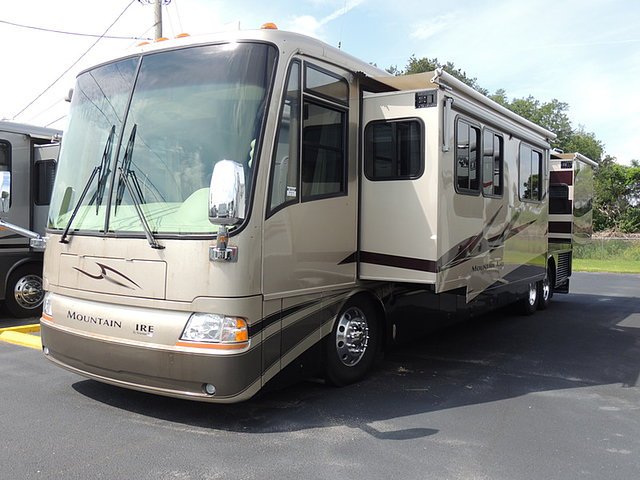 2005 Newmar Mountain Aire Photo