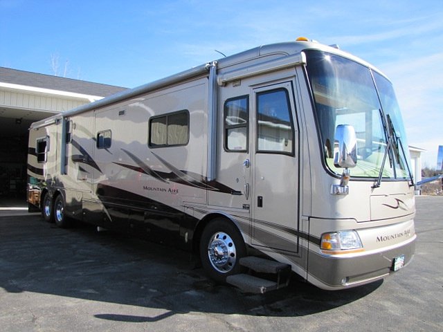 2005 Newmar Mountain Aire Photo