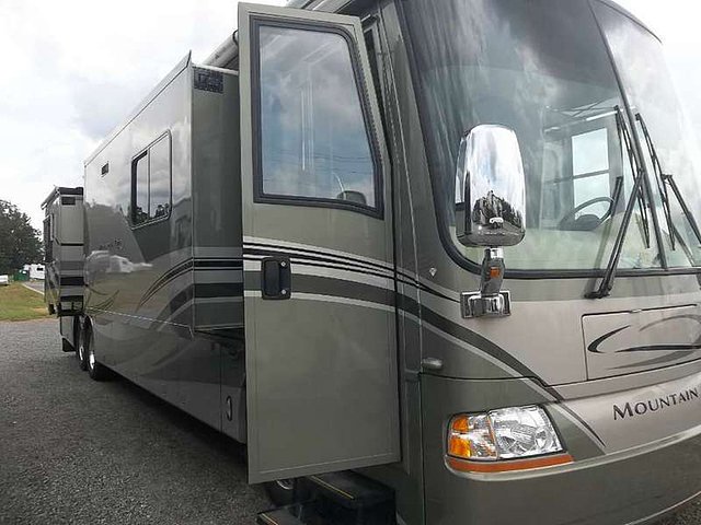 2006 Newmar Mountain Aire Photo