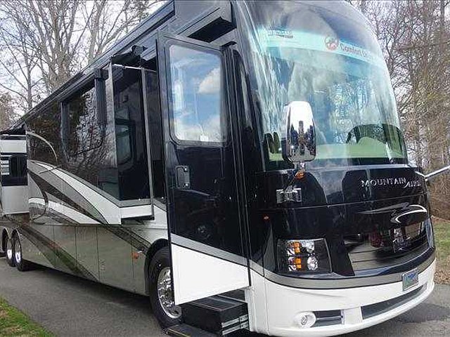 2015 Newmar Mountain Aire Photo