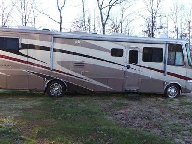2002 Newmar Mountain Aire Photo