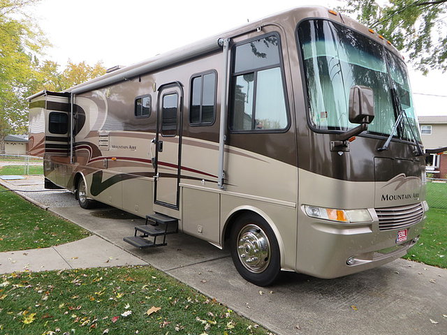 2004 Newmar Mountain Aire Photo