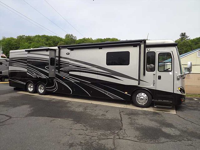 2015 Newmar Ventana Photo