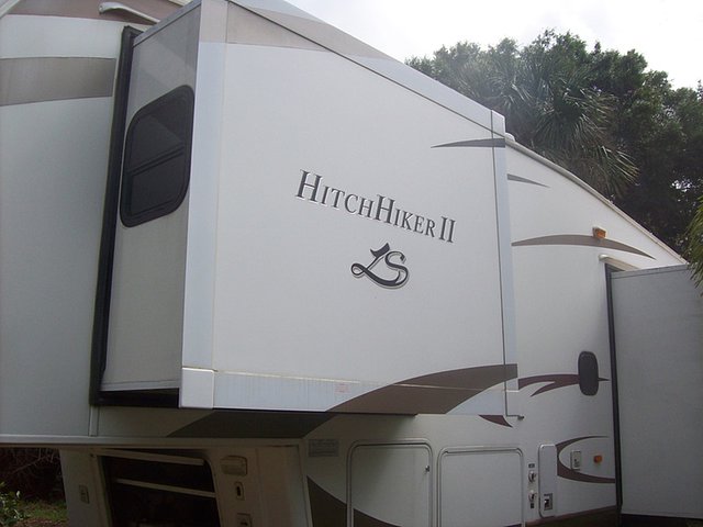 2008 NuWa Hitchhiker Photo