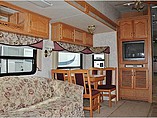 2005 NuWa Hitchhiker II Photo #6
