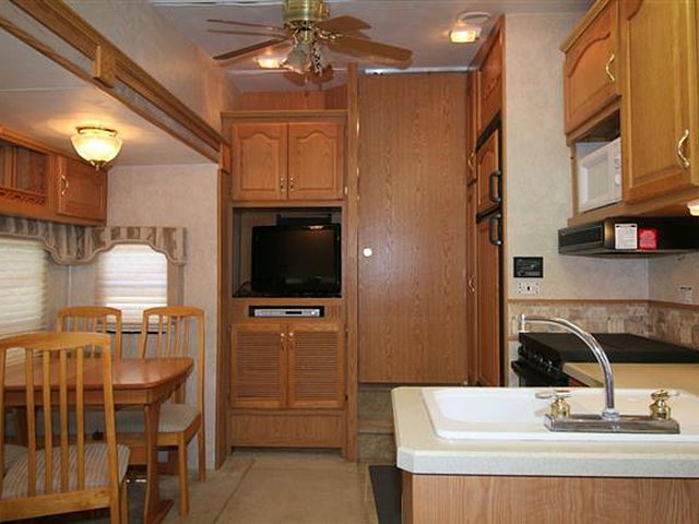 2006 NuWa Hitchhiker II Photo