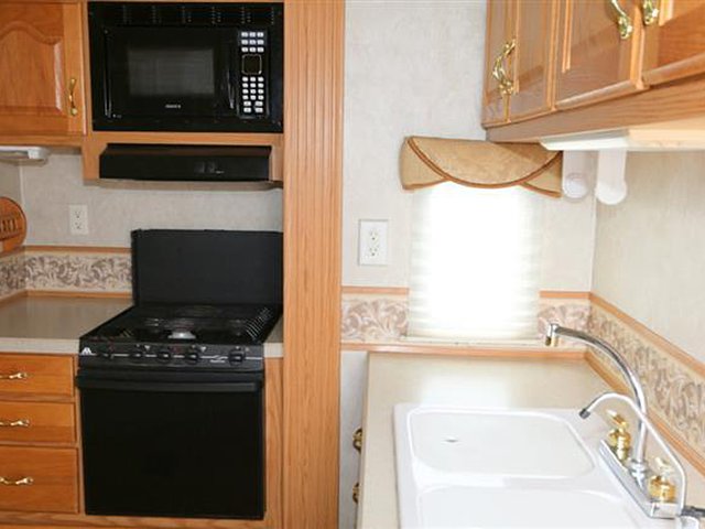 2006 NuWa Hitchhiker II Photo