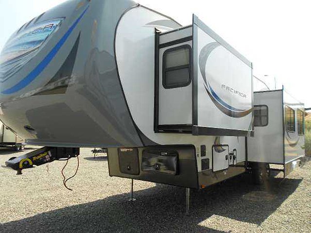 2016 Pacific Coachworks Tango Photo