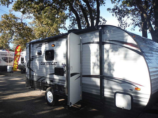 2015 Palomino Canyon Cat Photo
