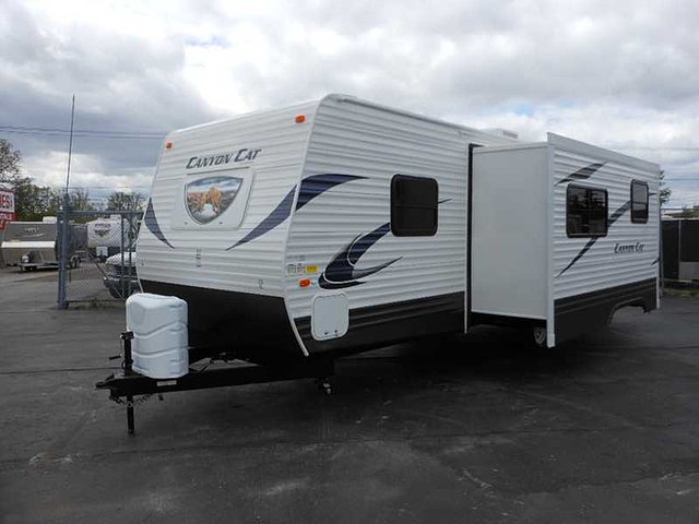 2015 Palomino Canyon Cat Photo