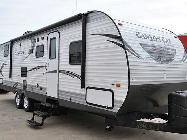 2015 Palomino Canyon Cat Photo