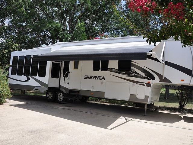 2009 Forest River Sierra Photo