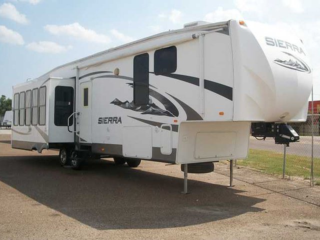 2009 Forest River Sierra Photo