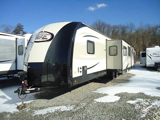 2015 Forest River Vibe Extreme Lite Photo
