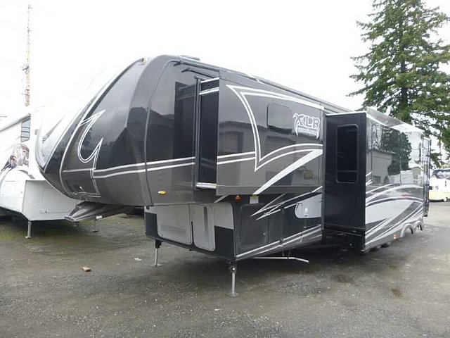 2015 Forest River XLR Thunderbolt Photo