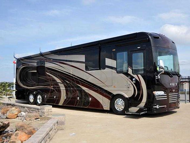 2016 Foretravel Motorcoach Foretravel Photo