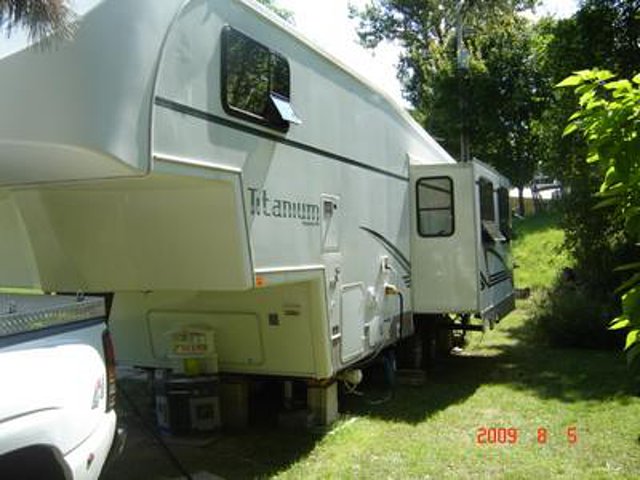 2002 Glendale RV Titanium Photo